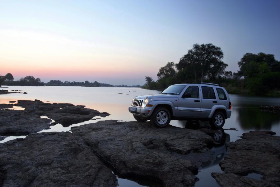  Jeep Cherokee 2002 года  (фото 6 из 130)